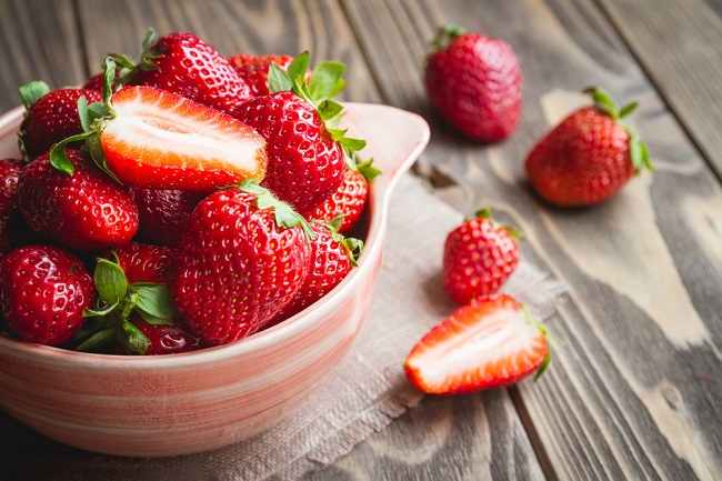 Buah Strawberry Kecil Tapi Penuh Manfaat Untuk Kesehatan