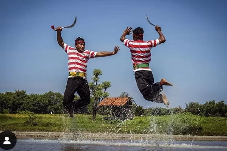 Akar Sejarah Dan Tradisi Carok Asal Madura Demi Harga Diri