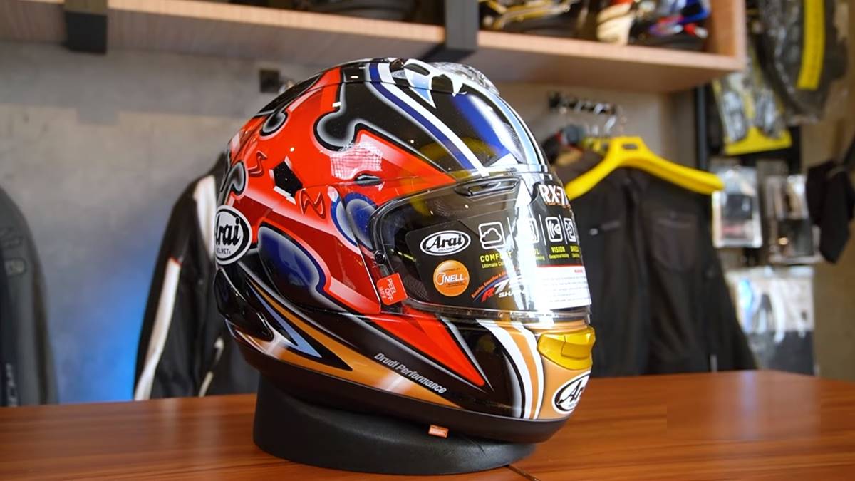 Helm Arai RX7X