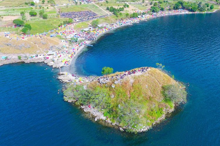 Pantai Paropo Silalahi