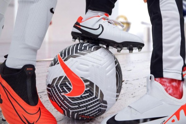 Sepatu Bola Nike Yang Bisa Kamu Lirik