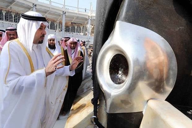 Hajar Aswad Batu Hitam Yang Penuh Makna Di Ka’bah