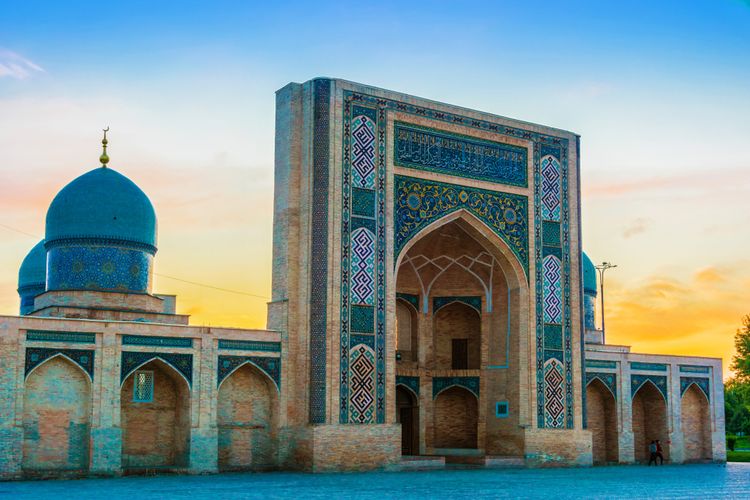 Registan Square Jejak Sejarah Di Pusat Samarkand Yang Megah