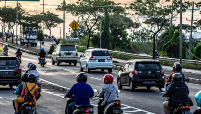 Jalanan Jalur Pantura Terkenal Macet Dan Berbahaya