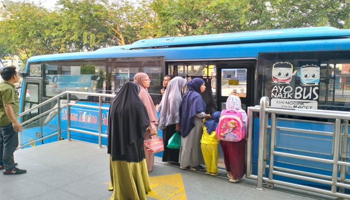 Adanya Transportasi Umum Memberikan Kemudahan