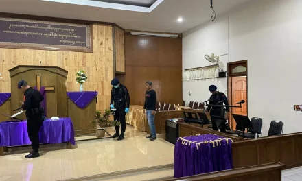 Tim Gegana Brimob Dalam Sterilisasi Lima Gereja Di Gunungkidul