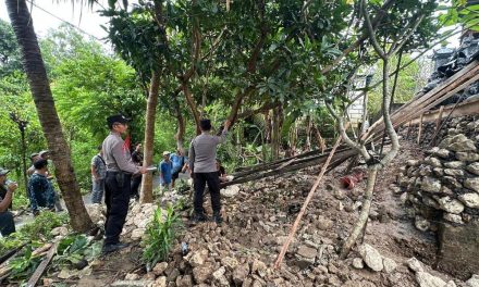 Cuaca Ekstrem Rusak Pagar Pura Sanggah di Nusa Penida Bali