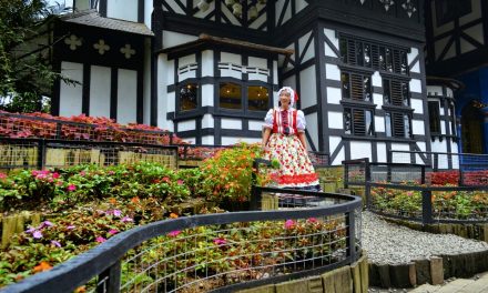 Farmhouse Lembang, Wisata Nuansa Eropa Yang Penuh Pesona