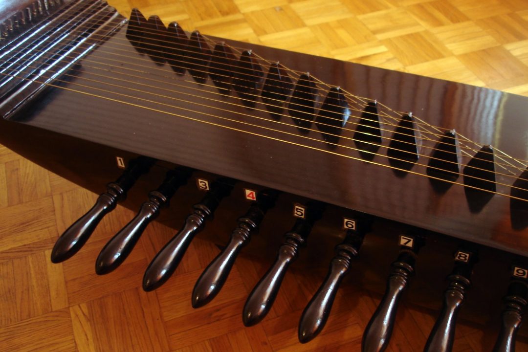 Kecapi Israel Alat Musik Kecapi Tradisional Memikat Dengan Suara Harmonis