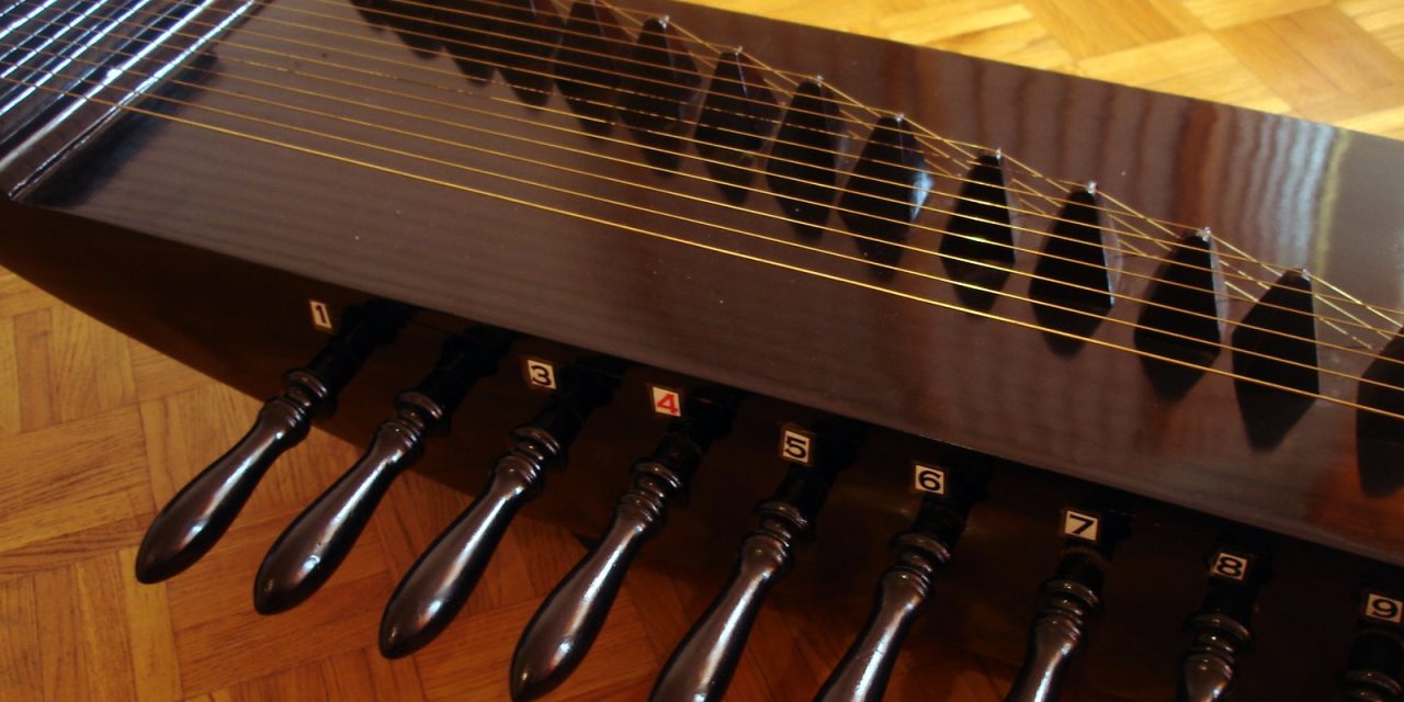 Alat Musik Kecapi Tradisional Memikat Dengan Suara Harmonis