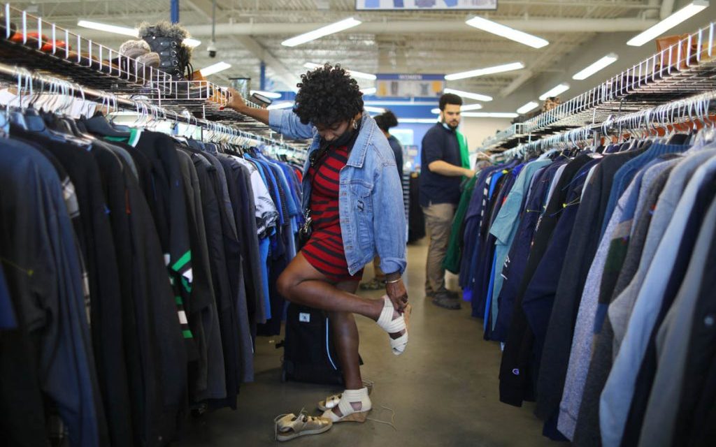 Bisnis Thrifting Semakin Populer Di Kalangan Masyarakat