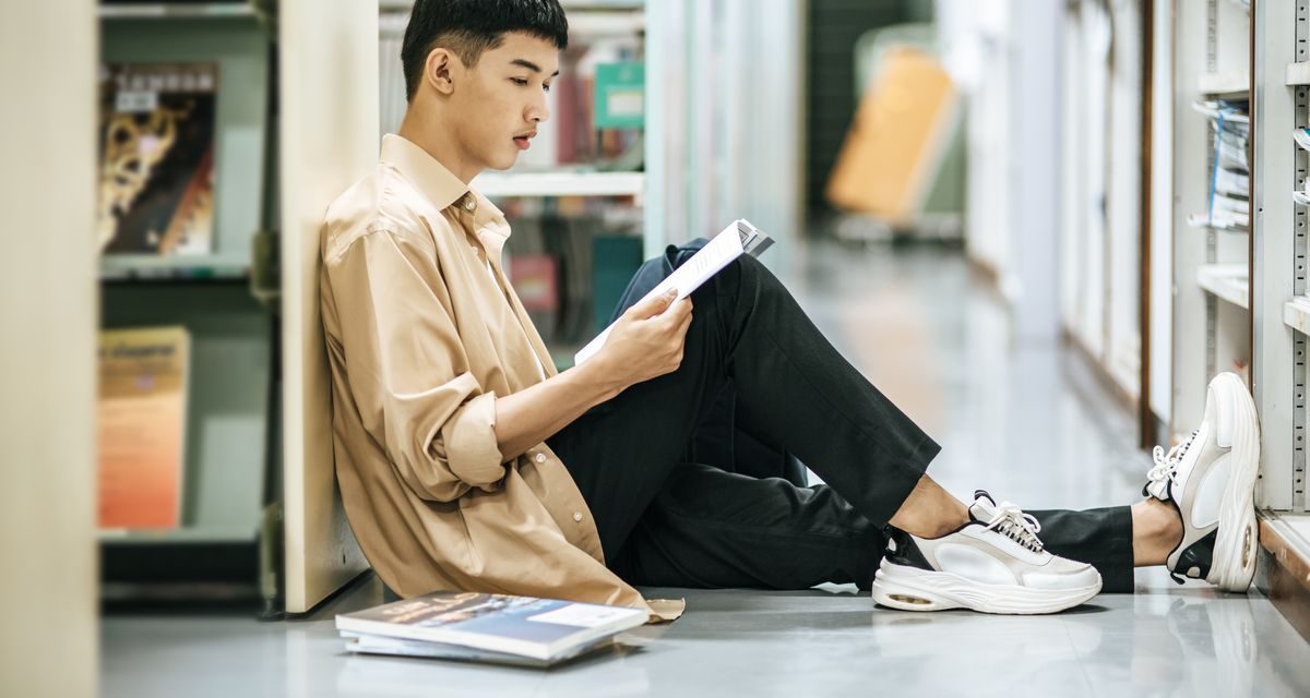 Gen Z Ternyata Punya Minat Baca Tinggi, Bukan Cuma di Medsos