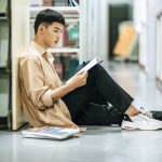 Gen Z Ternyata Punya Minat Baca Tinggi, Bukan Cuma di Medsos