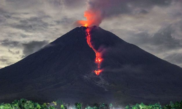 Gunung Semeru Erupsi Minggu Pagi, Letusan Capai 900 Meter