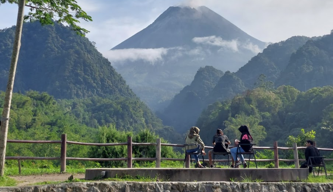 Nawang Jagad, Spot Sunrise Dengan View Merapi