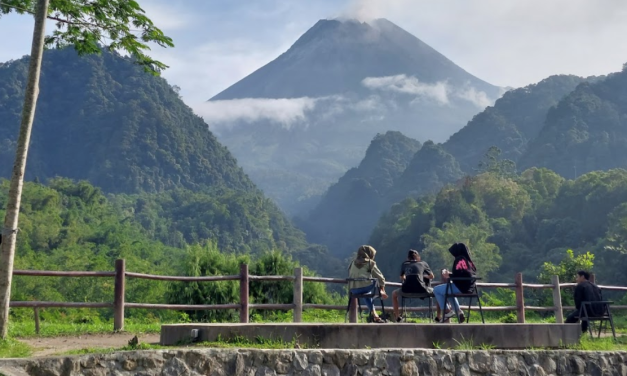 Nawang Jagad, Spot Sunrise Dengan View Merapi