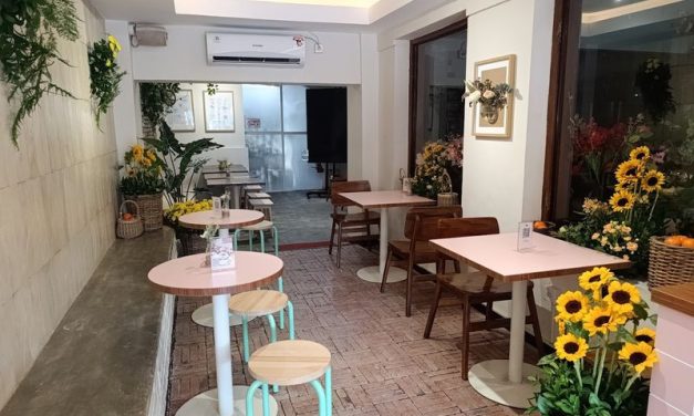 Bunga Artificial Lebih Praktis Untuk Dekorasi Di Coffee Shop