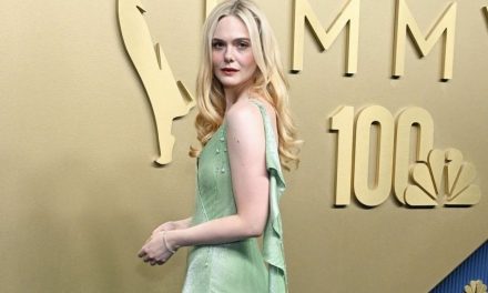 Elle Fanning Tampil Memukau di Emmys 2026, Gaun Hijau Jade