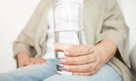 Kebanyakan Minum Air Berpengaruh pada Ginjal, Ini Kata Ahli Gizi